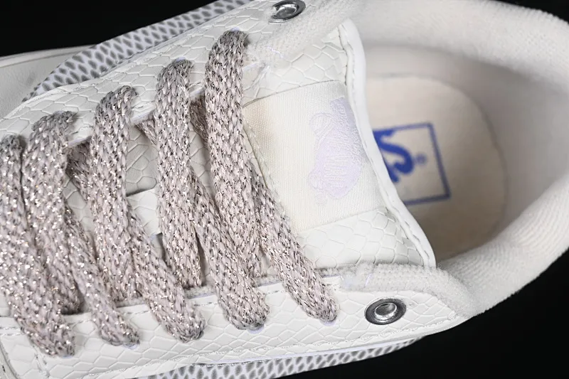 All categories Vans Vans series Vans Low Vans low-top Vans Classics Knu Skool Vr3 Vans official Year of the Snake limited bread shoes VN0009QCSNK